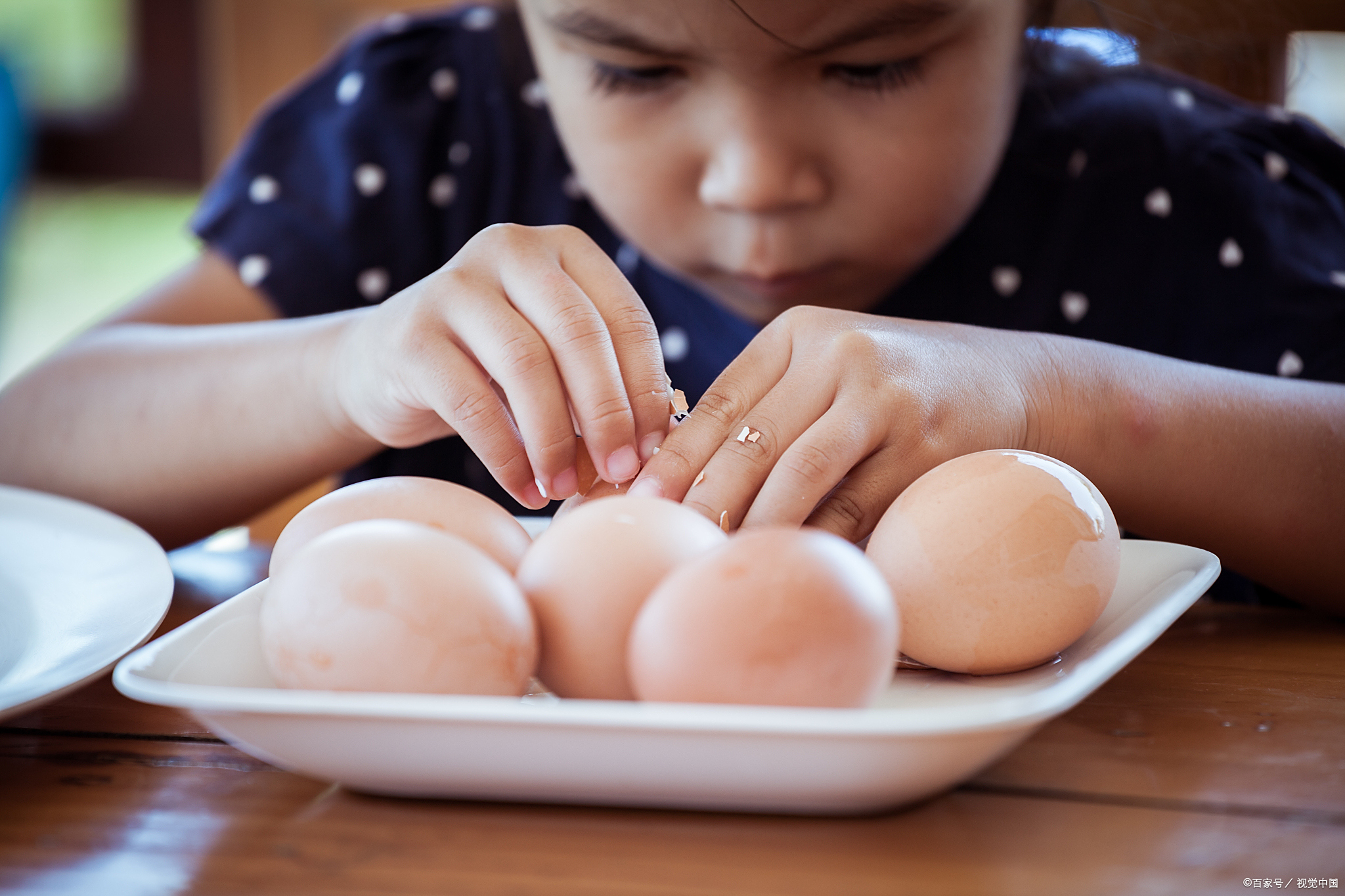 宝宝吃鸡蛋过敏的原因和应对方法