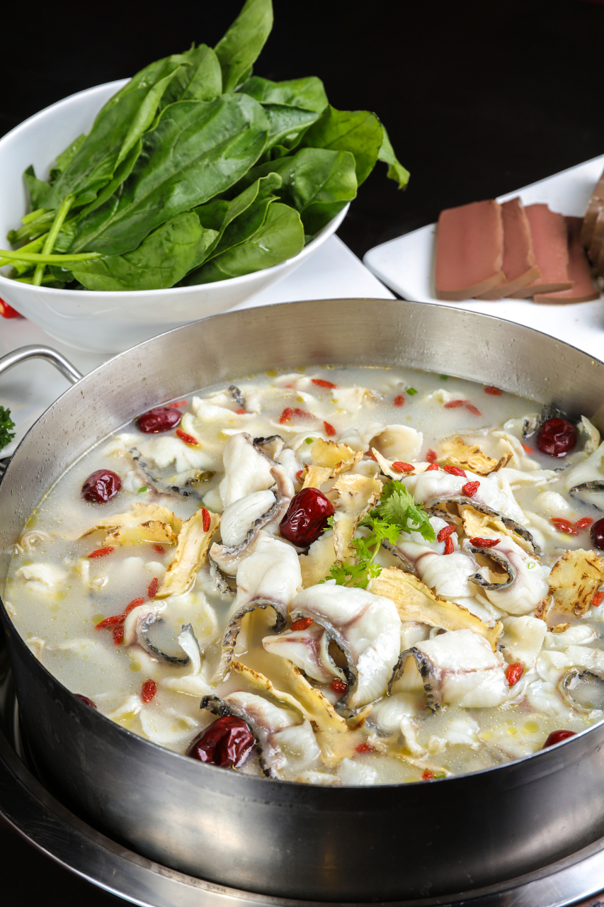 黑鱼与酸菜的碰撞当火锅遇到黑鱼,当黑鱼遇到酸菜,将会碰撞出怎样的