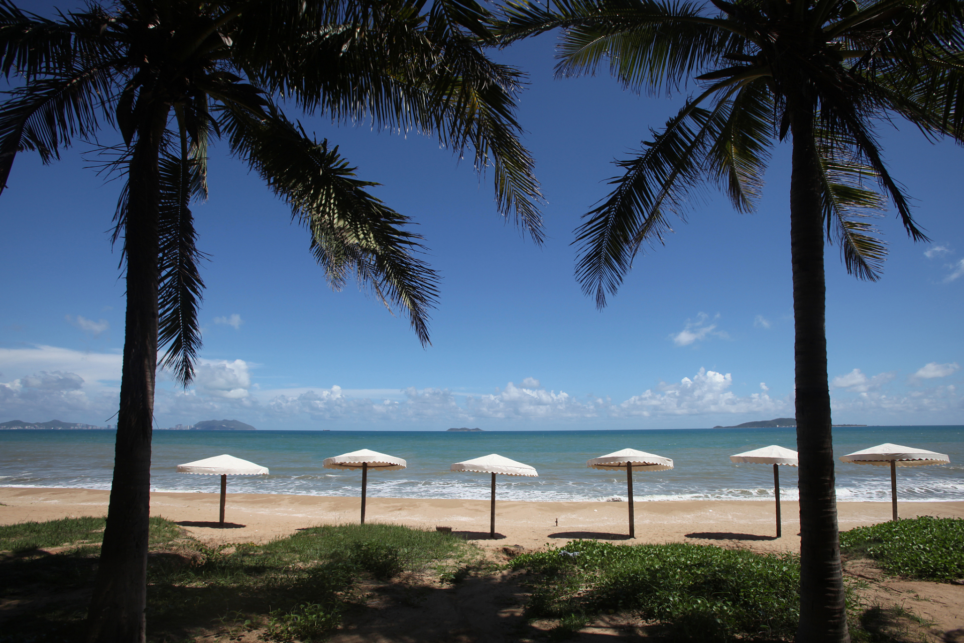 首站抵达日月湾周边景点探秘,环岛漫行;次日起身亲临体验这片碧海蓝天