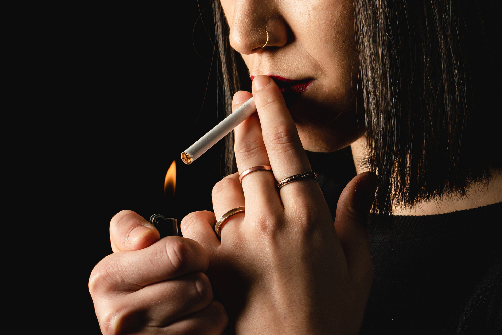 九月动态激励计划# #女性抽烟你怎么看#  对于女性抽烟这个话题,社会