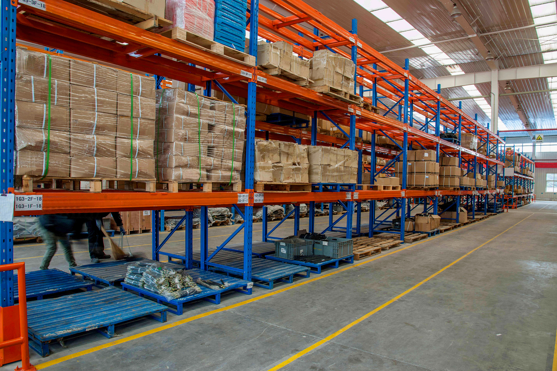 条码溯源系统通过为每个产品分配唯一条形码,全程追踪和管理产品从