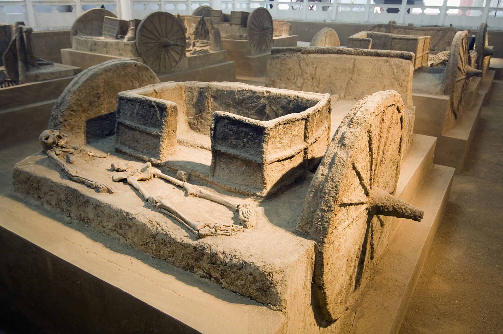 盘庚十四年,商朝的第19位君主盘庚做出了一个重大的决定,他将都城迁移