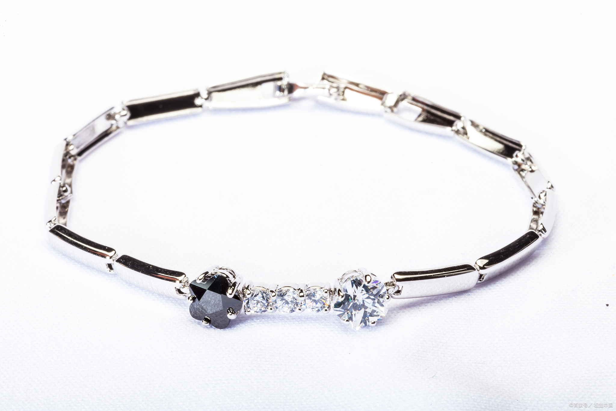 「我就要这条!」「回头买一条给你.」那是宋允送我的.