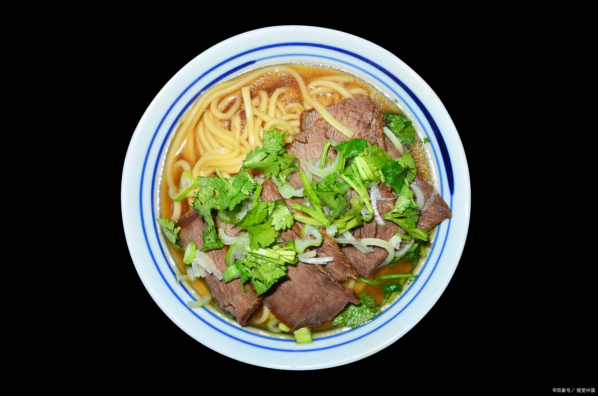 下班来一碗热乎的牛肉面吧 .@小贝的美食日记的动态