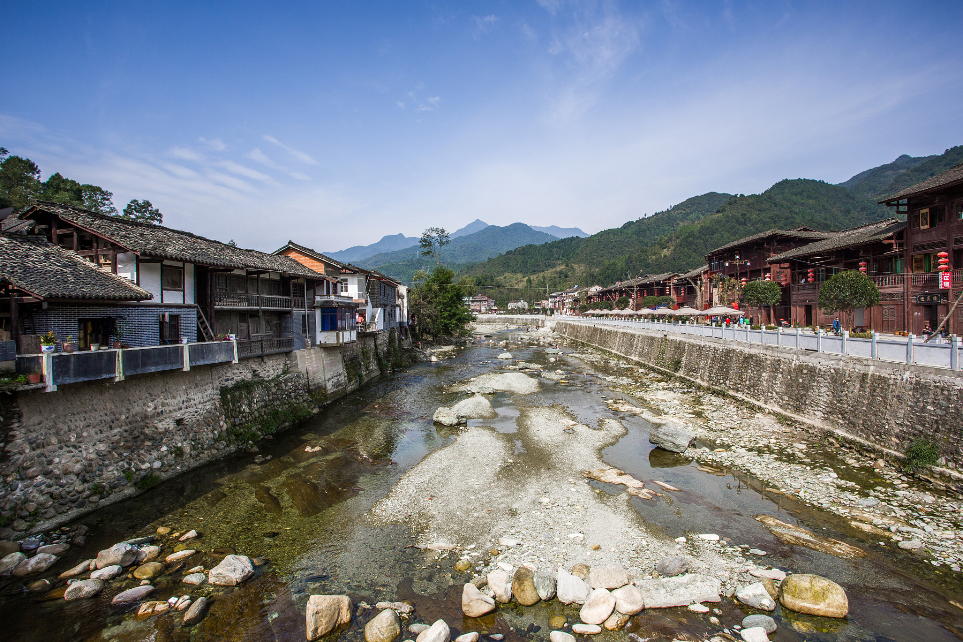 青木川古镇,别名风华川,位于陕甘川交界之处,是陕西省最西端的古老