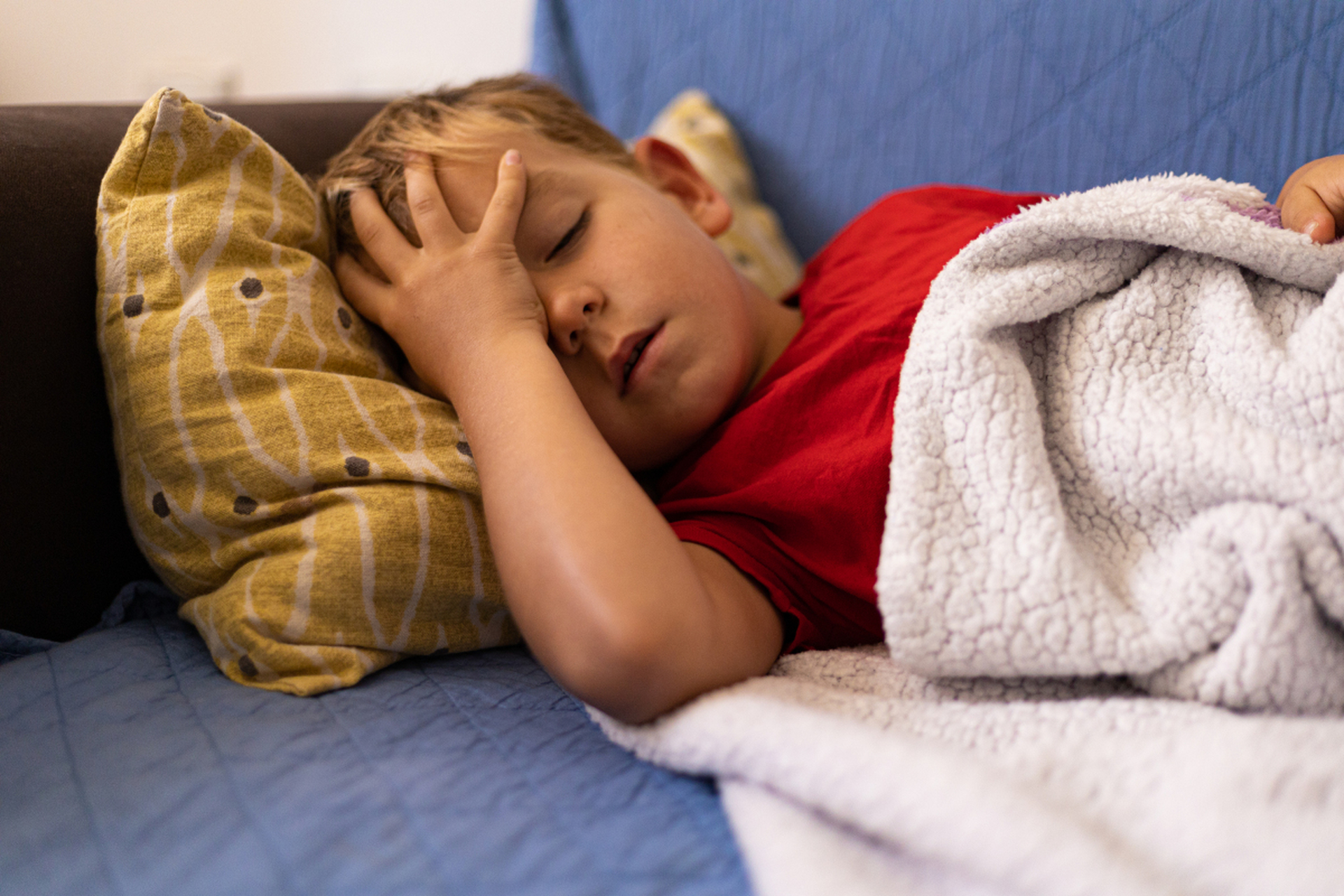 摘要:孩子半夜磨牙可能是由于生理和心理因素导致的不适和压力反应.