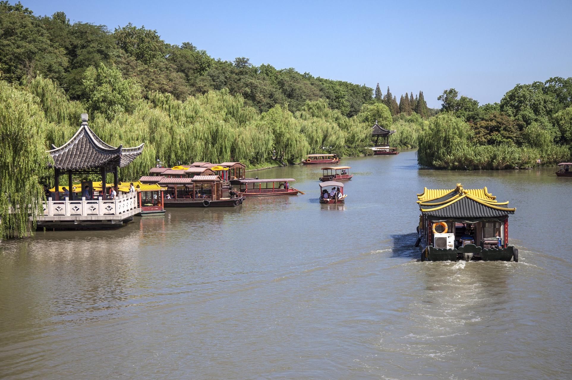 南湖景区,坐落于中国天津市武清区下朱庄街,是一处令人陶醉的自然胜地