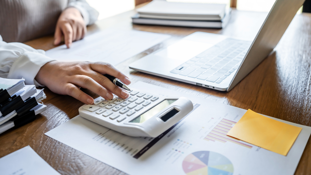 想要获得管理会计师证,首先,要确认自己的学历和工作经验是否符合报考