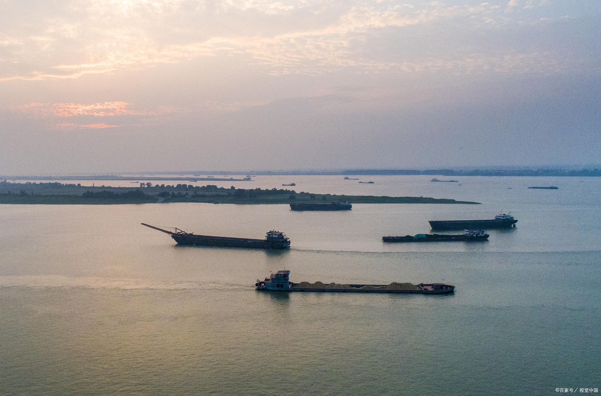 中国五大淡水湖:洞庭湖,太湖,鄱阳湖,洪泽湖,巢湖