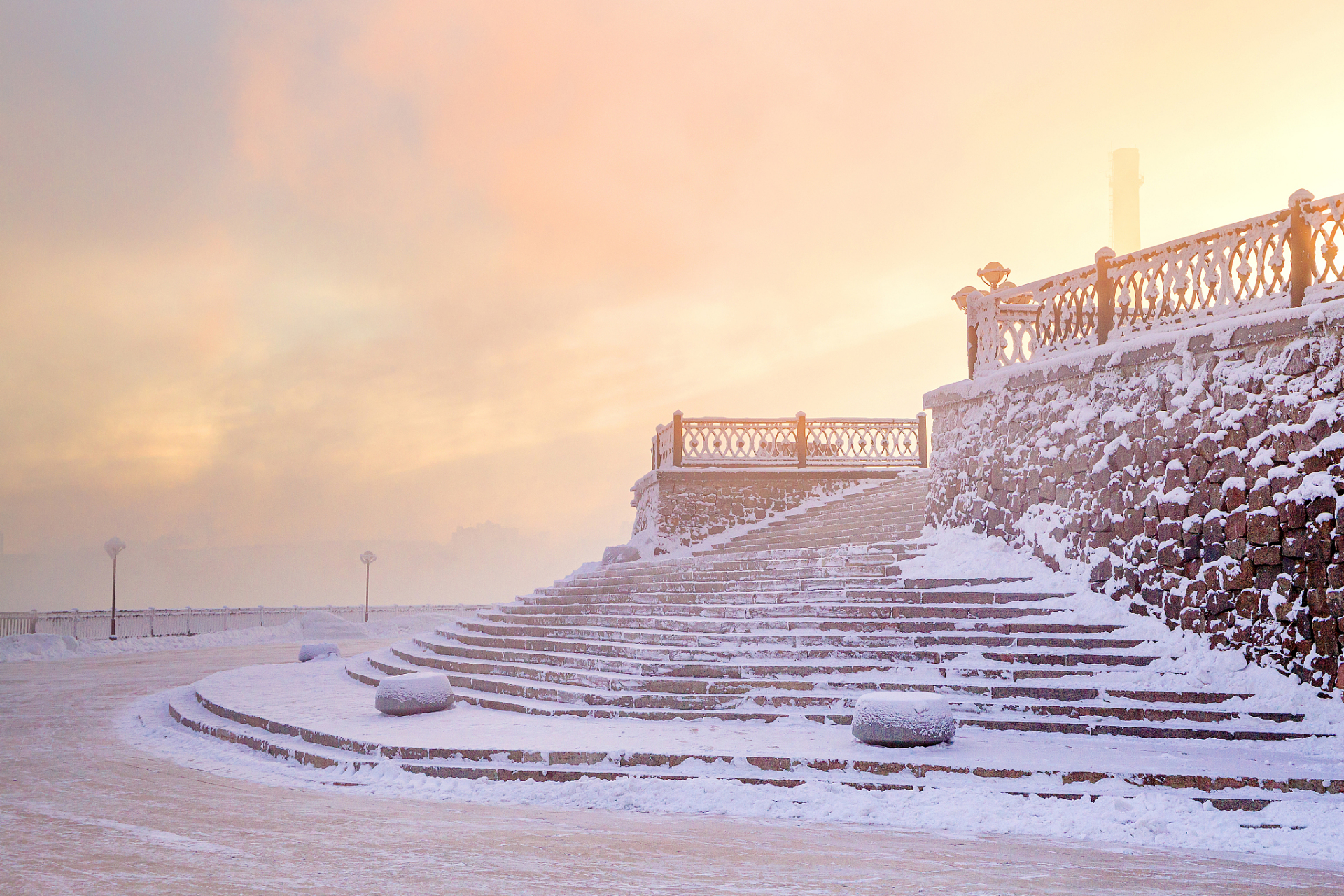 无题 走马画长安, 一去三千里. 南越鬼门关, 自古进难还.