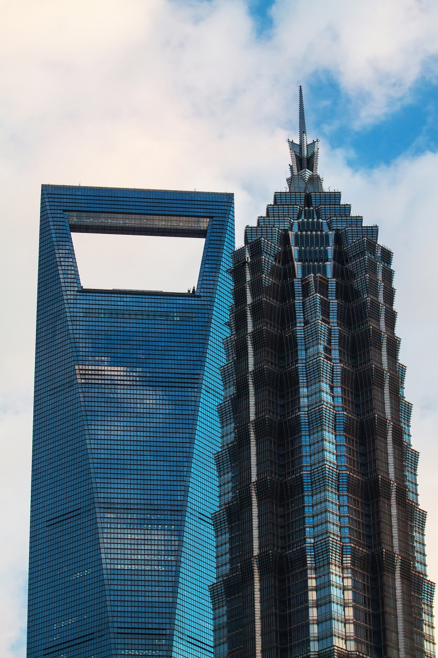 嬉行记# 上海大厦,坐落在中华人民共和国上海市的繁华地带,是一座