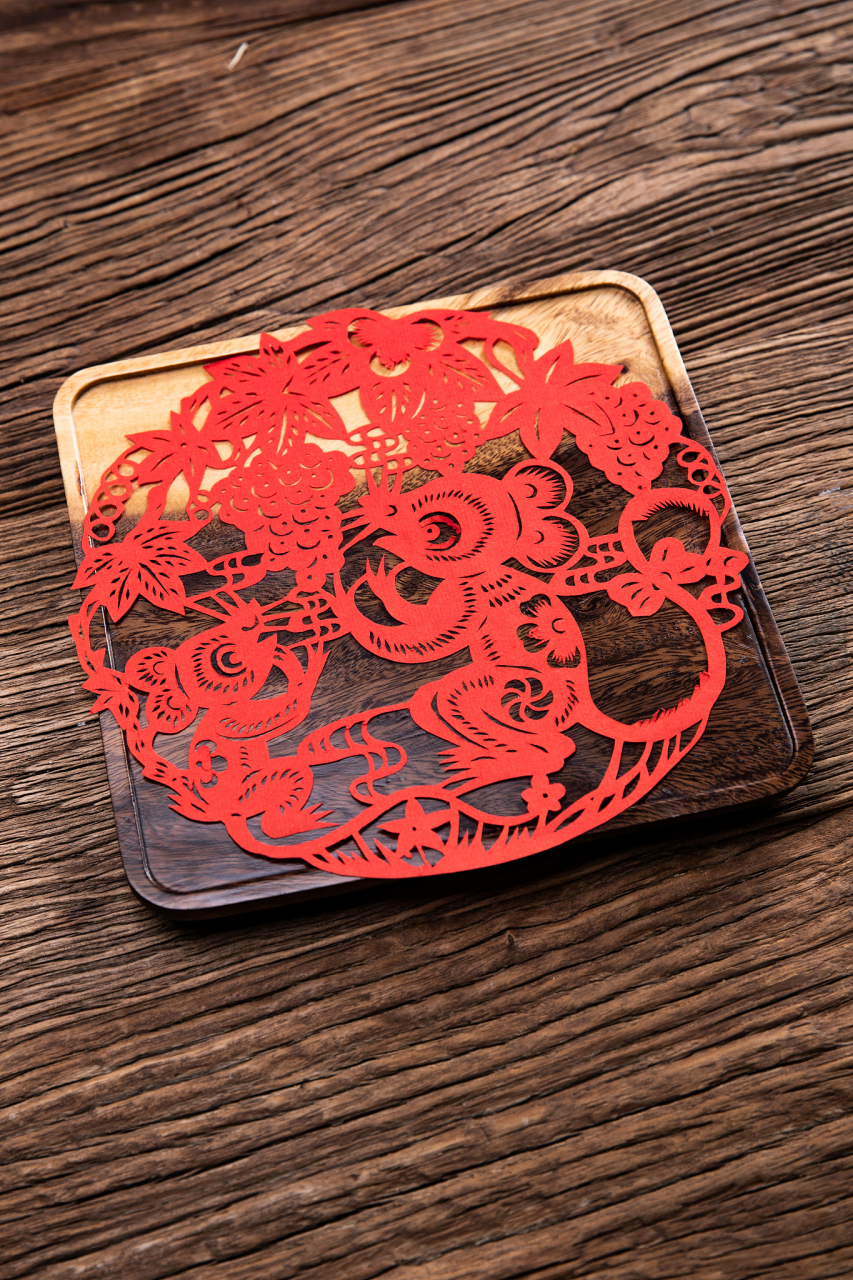 手工剪纸历史悠久,深受广大人民的喜爱.