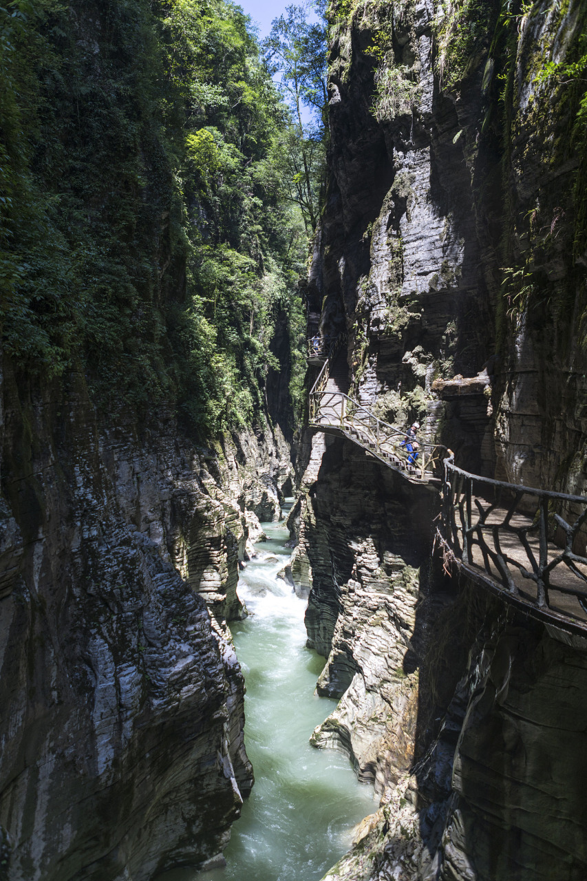 天峡风景区:位于岳西县河图镇,被誉为华东第一大峡谷,这里有高山
