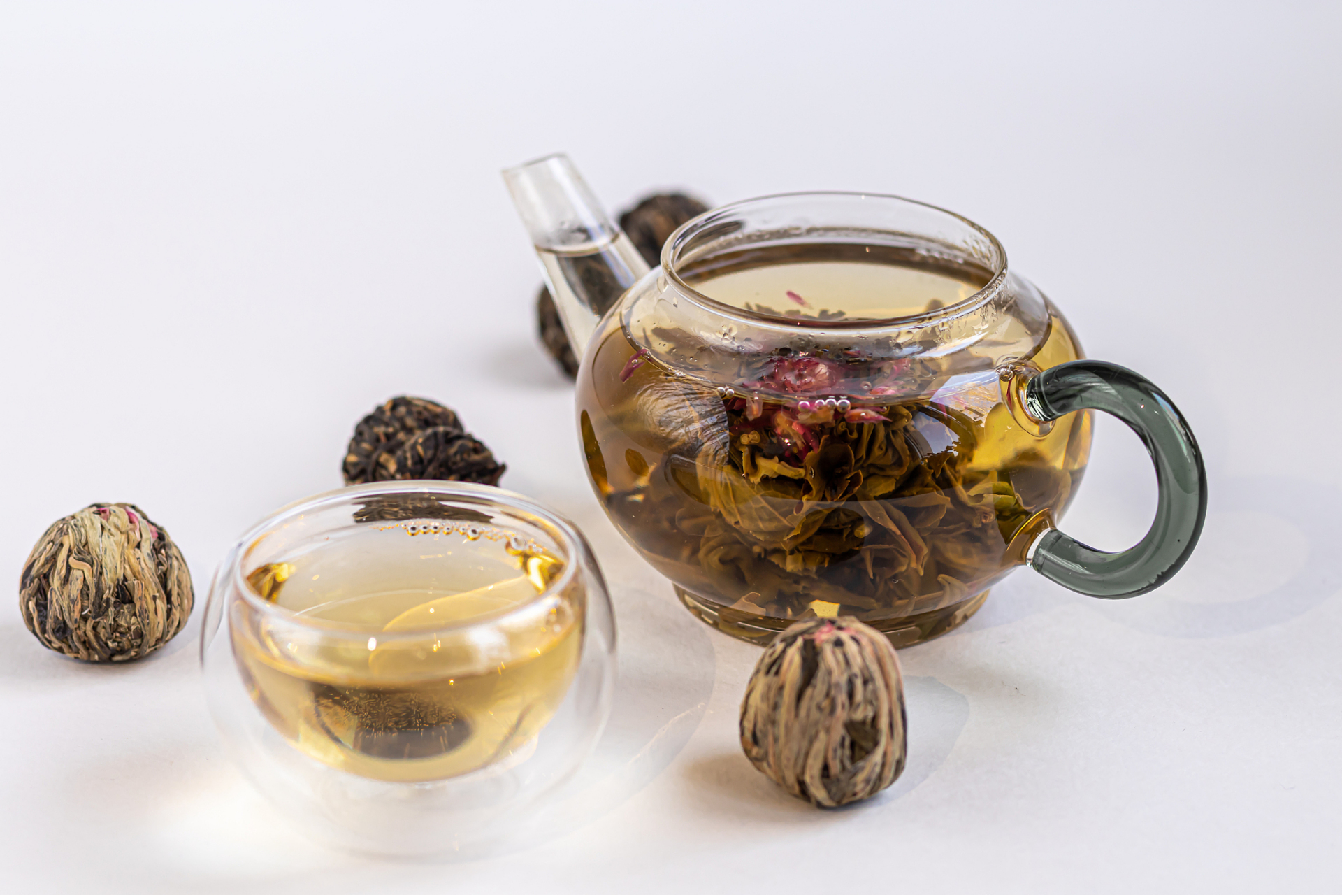 和大家分享一款我最近特别喜欢的饮品——罗汉果菊花茶.