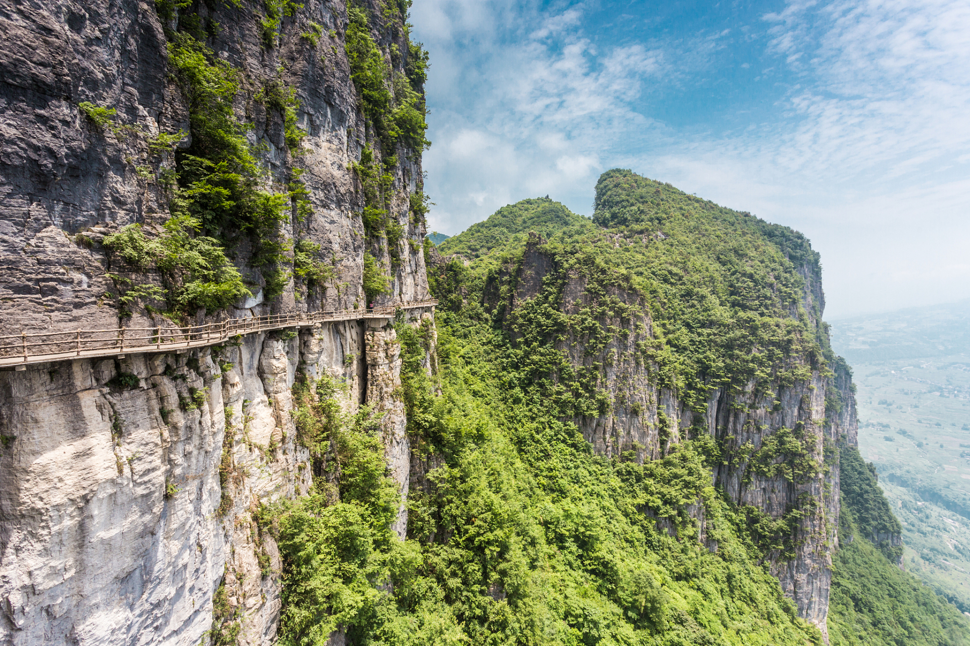 神农溪纤夫文化旅游区让你体验历史的厚重和文化的瑰丽;站在恩施大