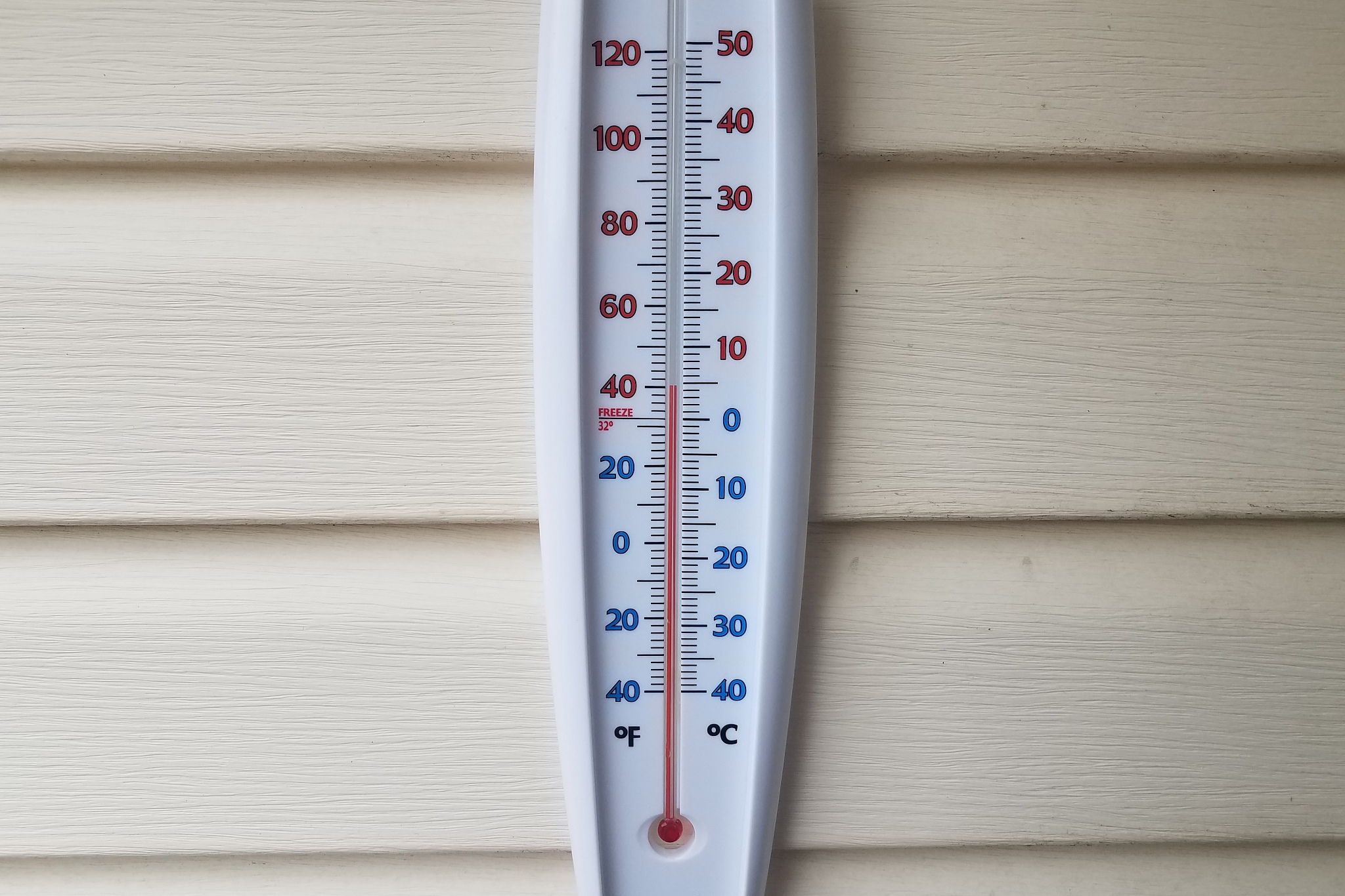 想要选择适合的室内温度计?得考虑使用场景,测量准确性等要点.