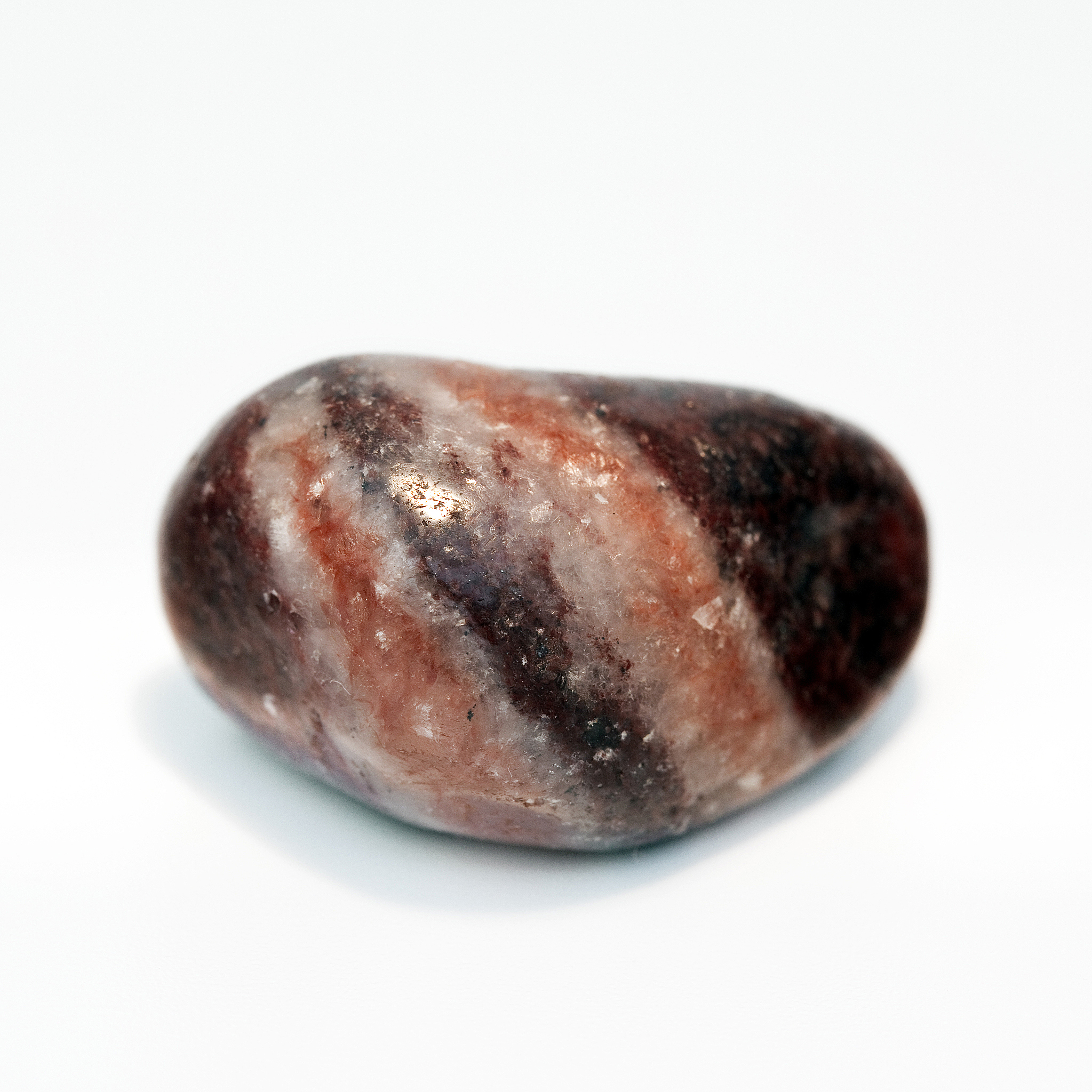 戈壁瑰宝的绝唱:探秘新疆巴楚黑山玛瑙的消亡与永恒