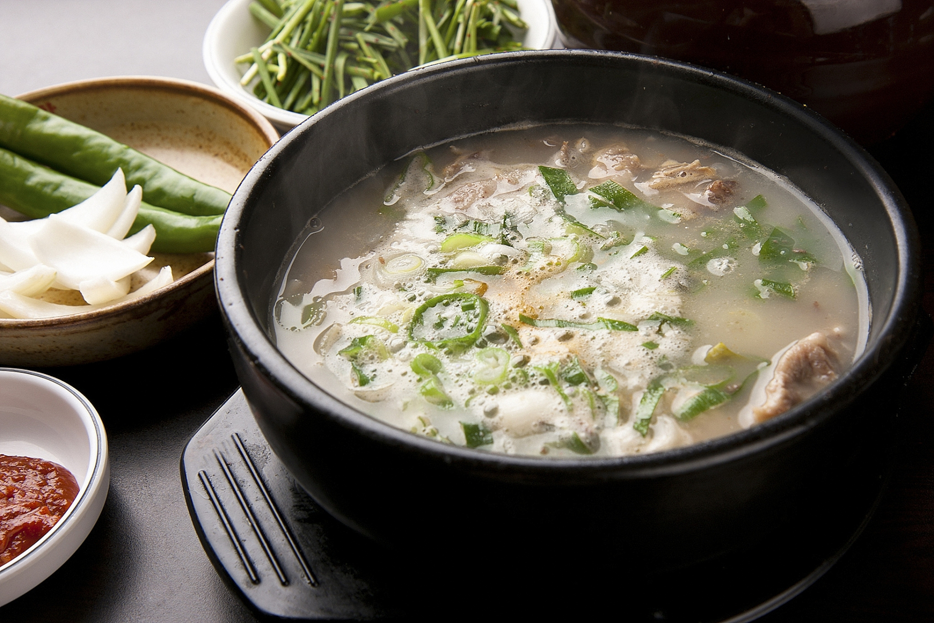 威海特色美食推荐: 1,威海清汤   威海清汤是一道威海当地的名吃,主要