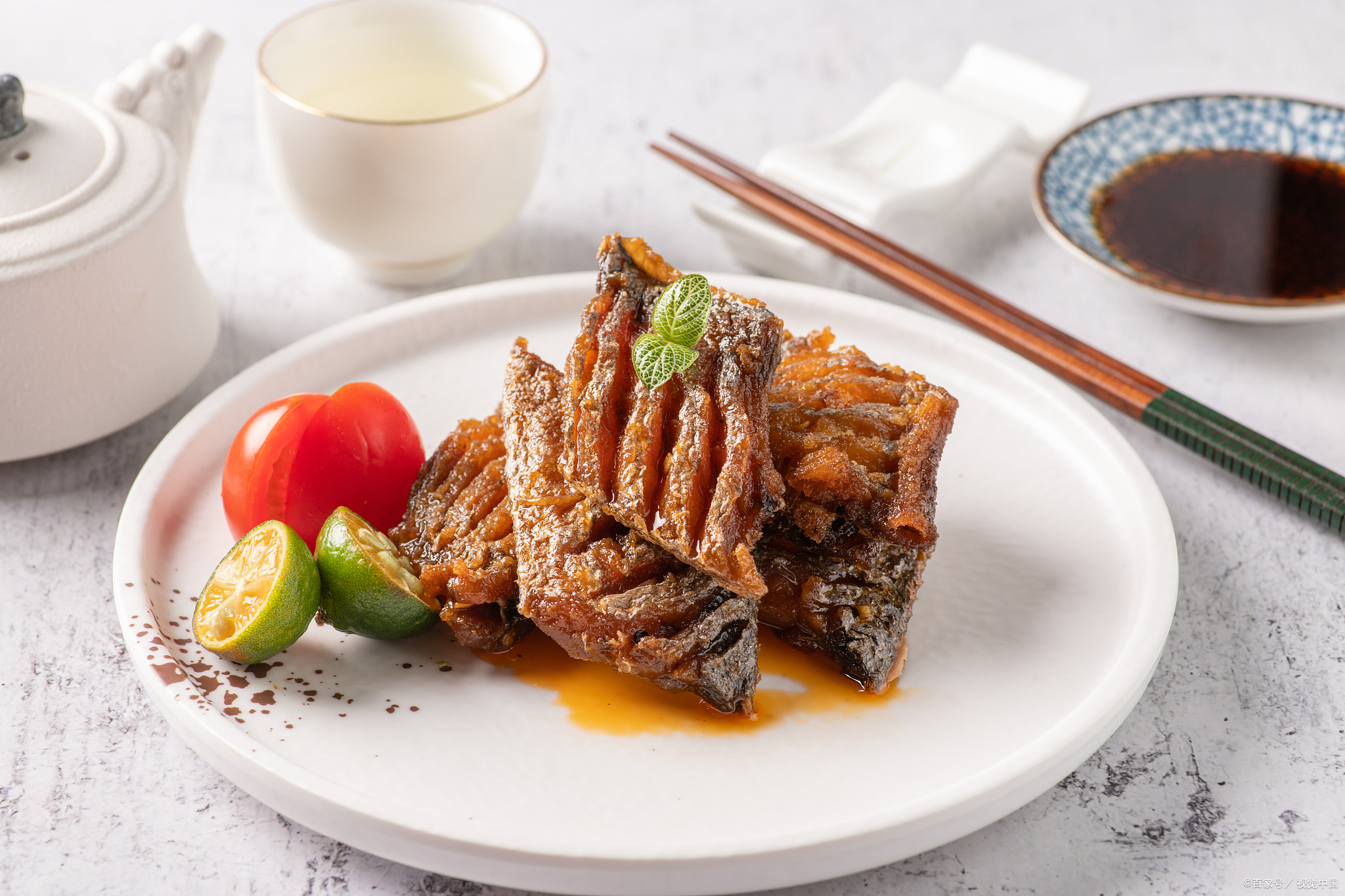 外酥里嫩,色泽金黄的香煎带鱼,做法简单,营养丰富下饭又下酒.