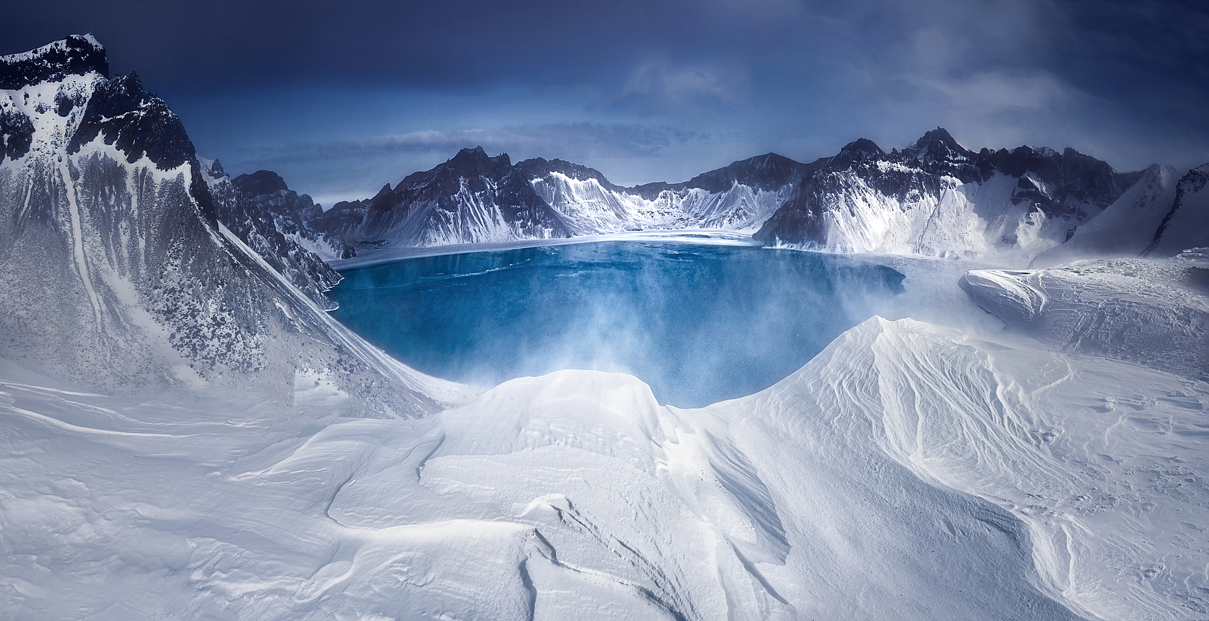 长白山的冬天气温较低,通常在零下20度左右,所以需要做好充分的防寒