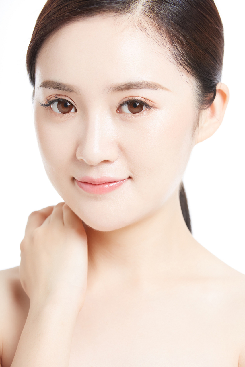 大饼脸怎么改善脸型  大饼脸是指面部轮廓较宽,额头和下巴之间的距离