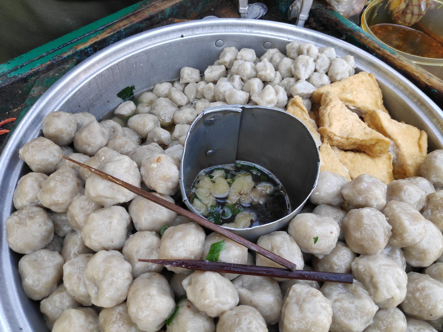 潮汕猪肉丸是广东潮汕地区的一道传统美食.