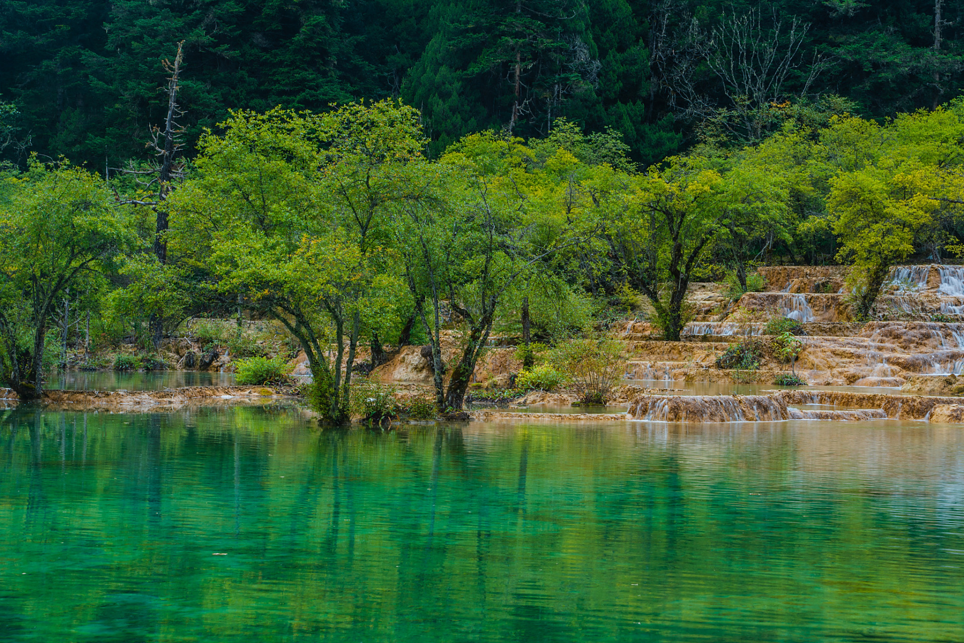 嬉行记#湖南黄龙风景区,以奇特的喀斯特地貌,绿水青山闻名.