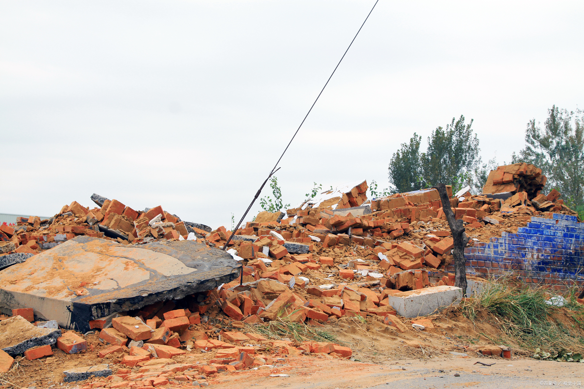 最近,老家进行了拆迁,我拿到了200万的拆迁款