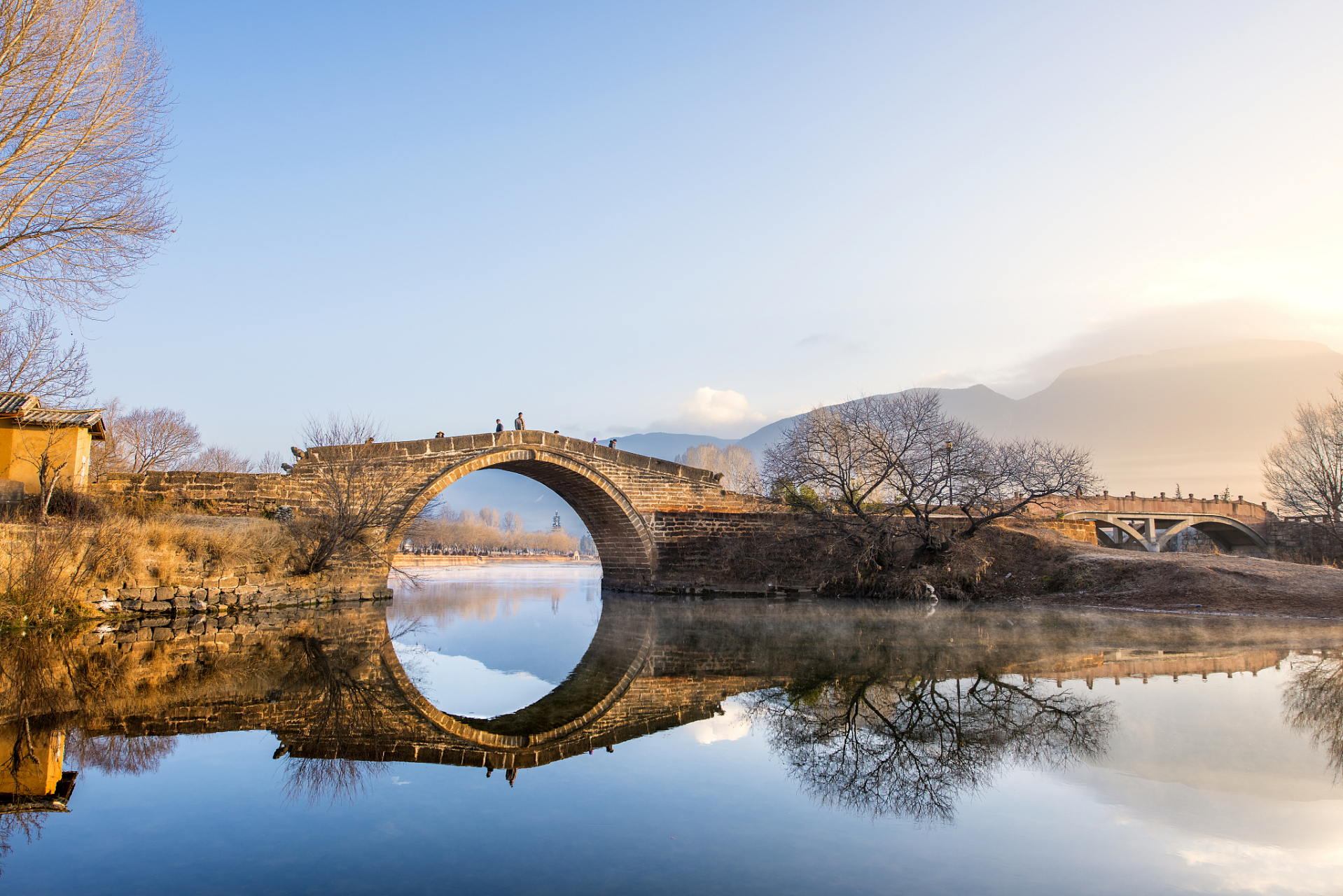 沙溪古镇位于云南大理,是一个历史悠久的村落,以其丰富的历史文化和