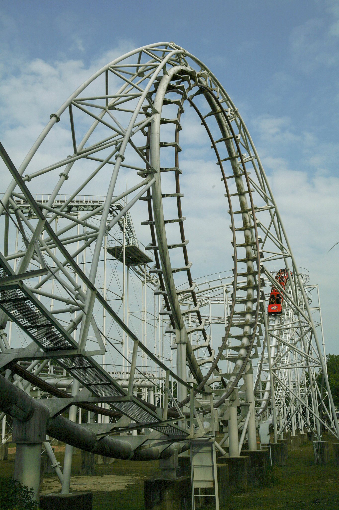 沈阳森林乐园的过山车超刺激,下来赶紧吃个棉花糖,压压惊!