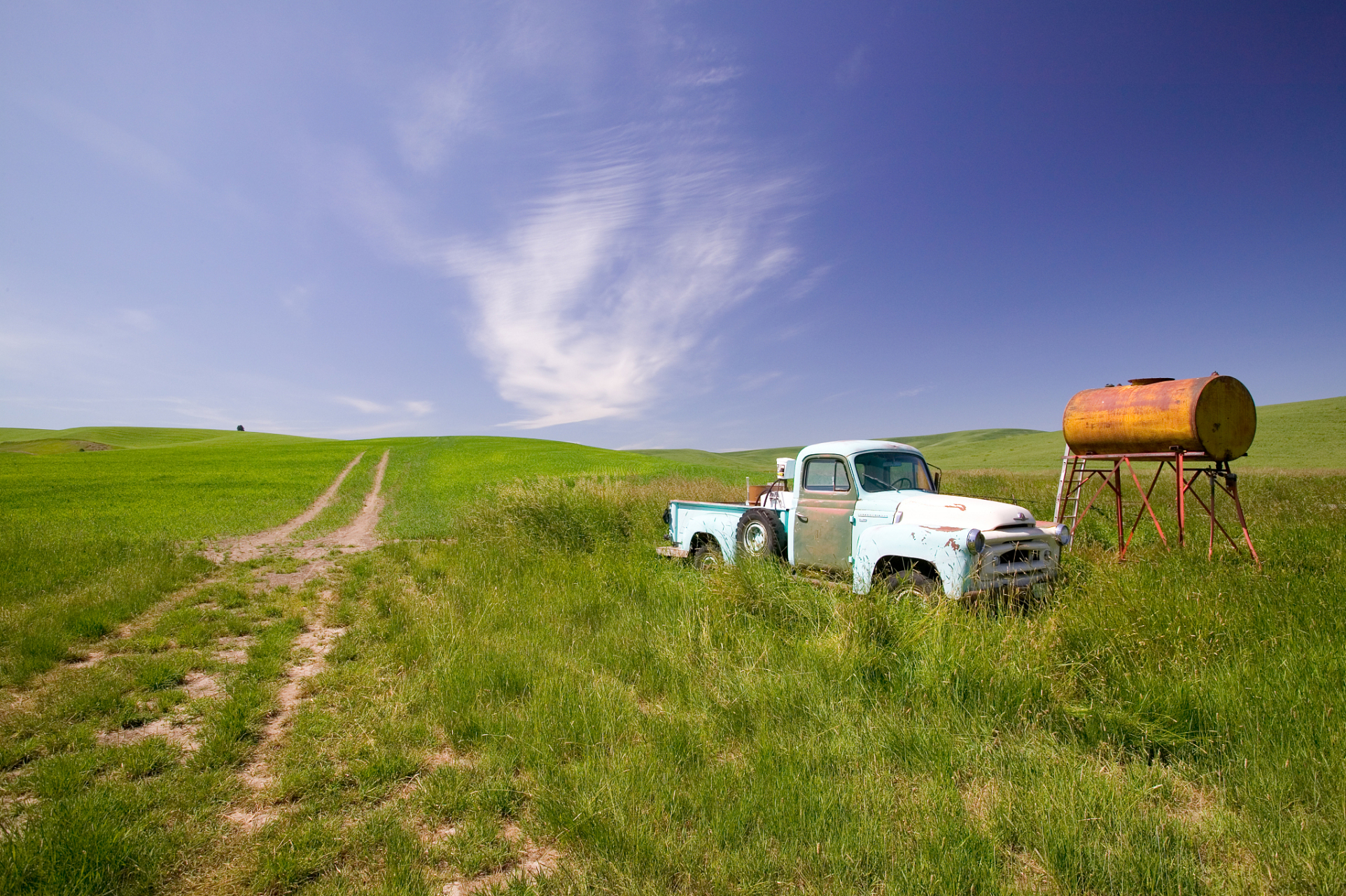 草原天路西线自驾游:驰骋在风的诗篇里  当阳光透过车窗,温暖地洒在