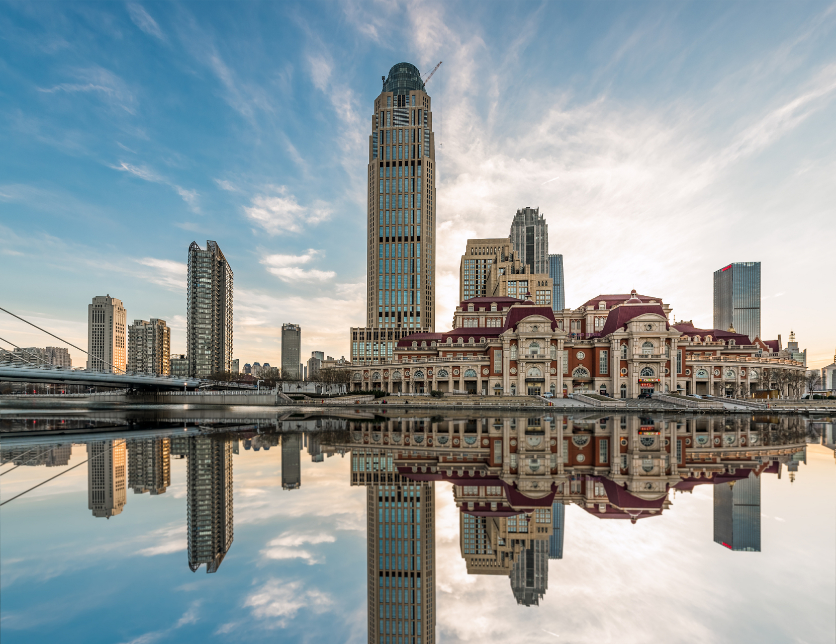 959595 津湾广场,位于天津市和平区,可是个集购物,休闲,娱乐于