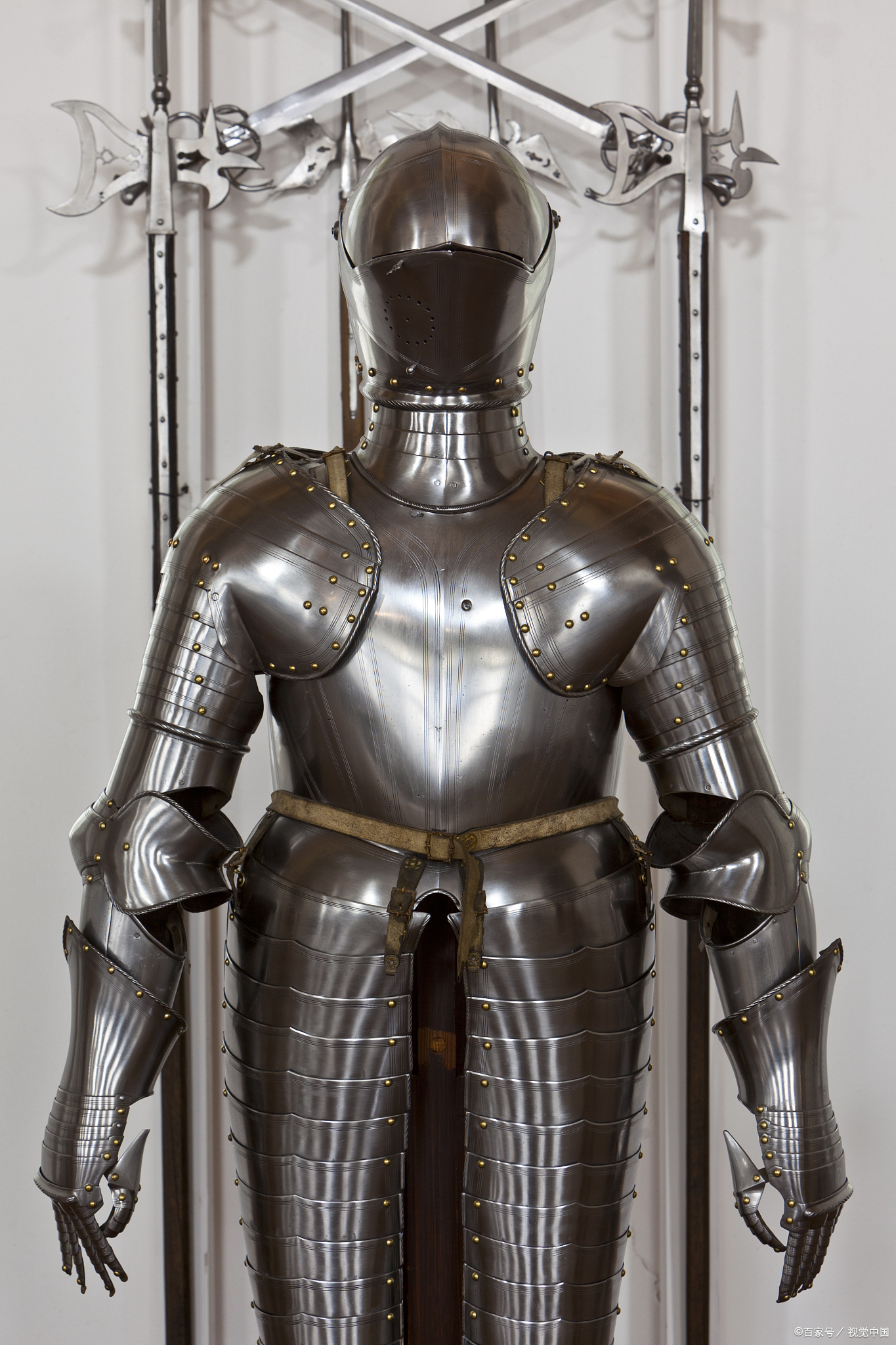 的十大铠甲排行榜:  第十名:胴丸铠甲 第九名:锁子甲 第八名:清代棉甲