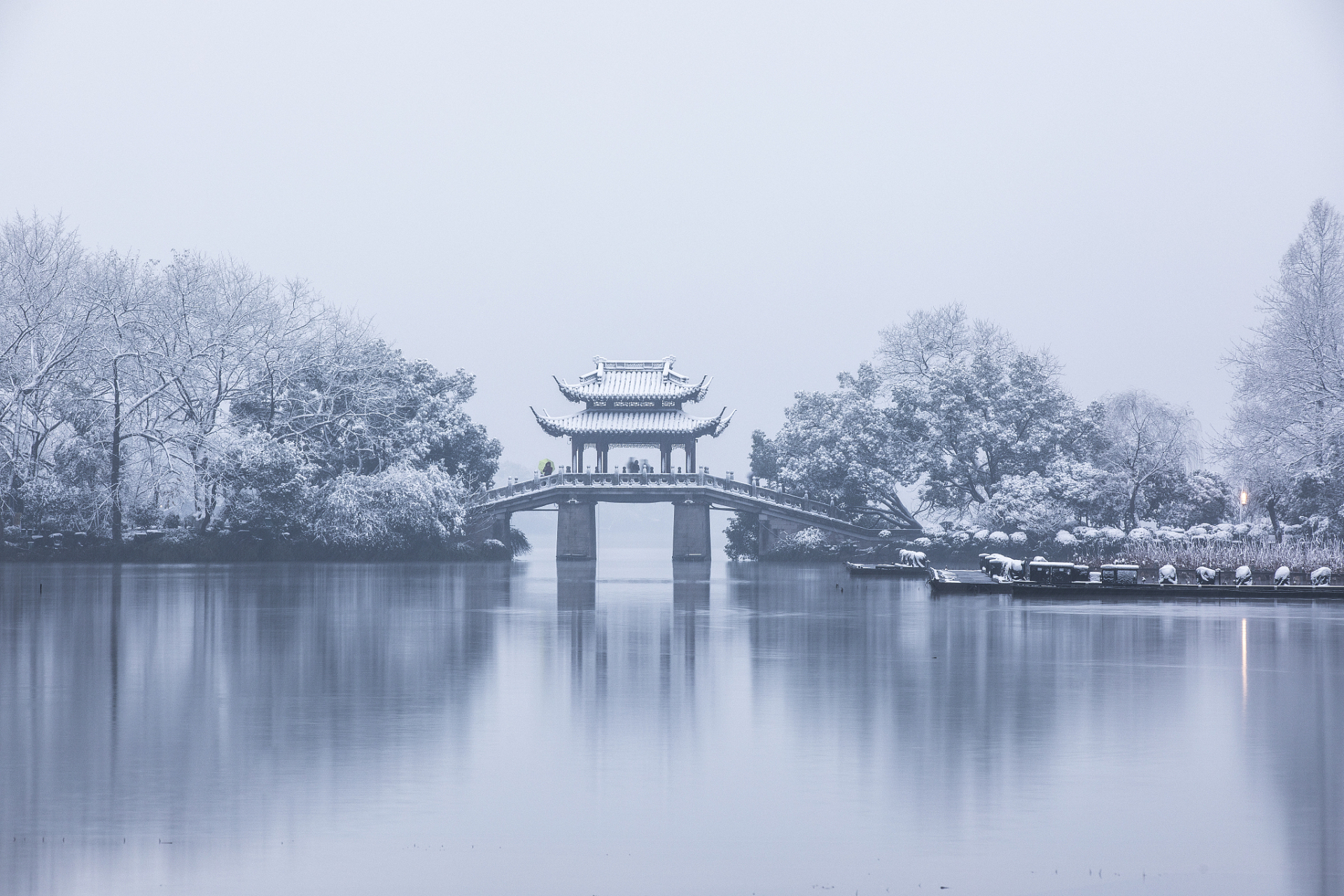 杭州断桥残雪是杭州西湖十景之一,位于浙江省杭州市西湖区,是一个非常