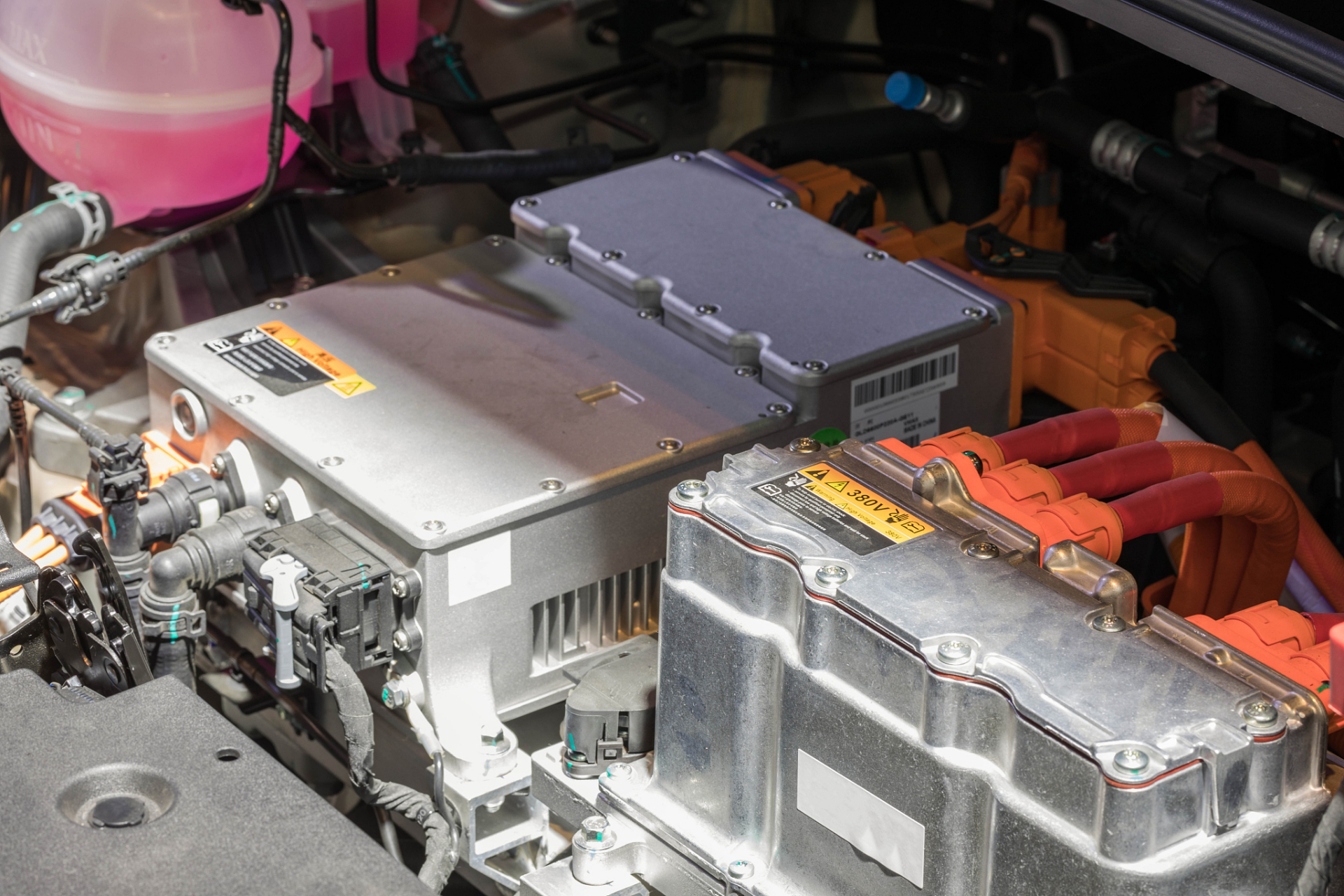 电动汽车bms系统面临着电池均衡问题.