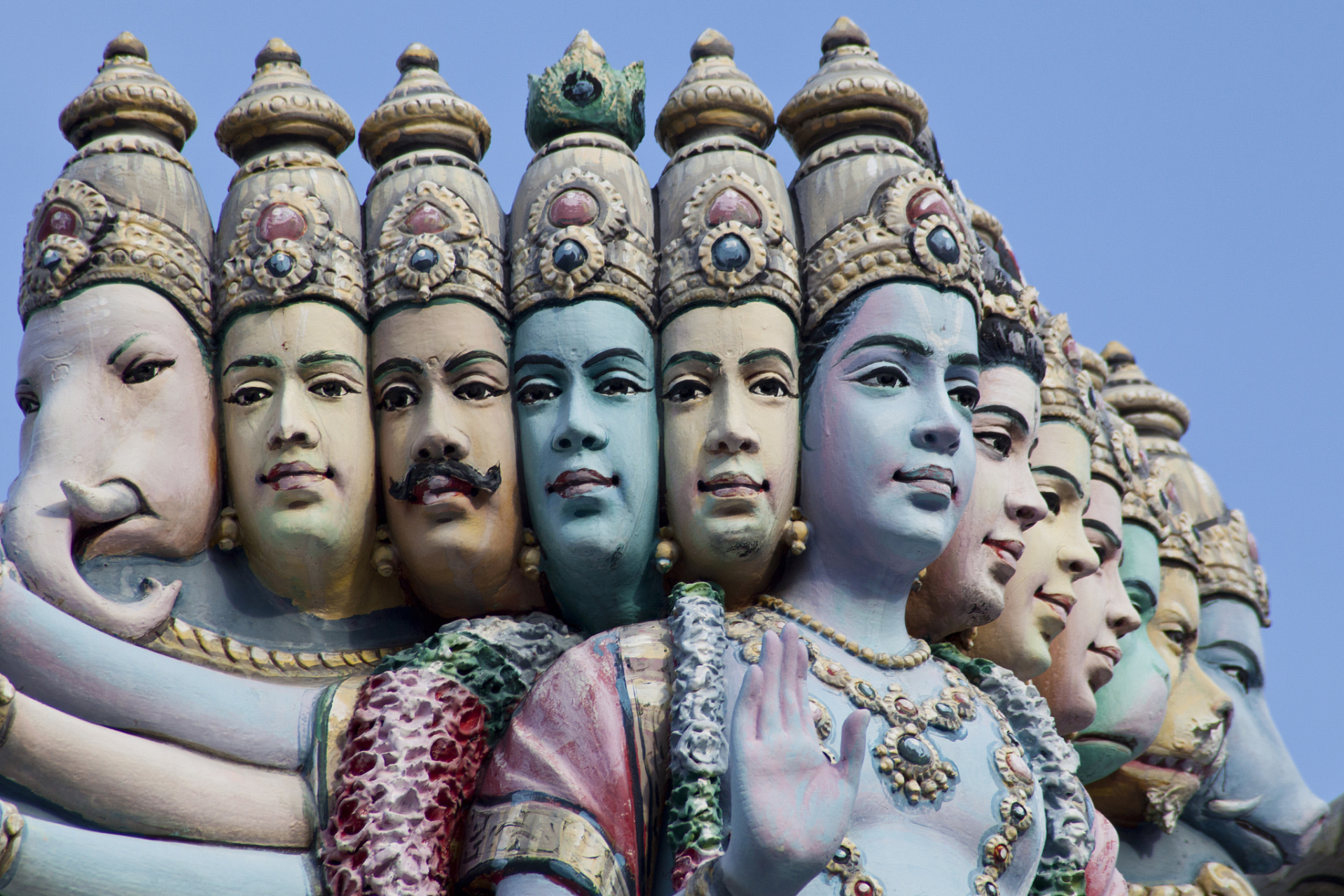 它不仅是印度的主要宗教,也在尼泊尔,孟加拉国,斯里兰卡和印度尼西亚