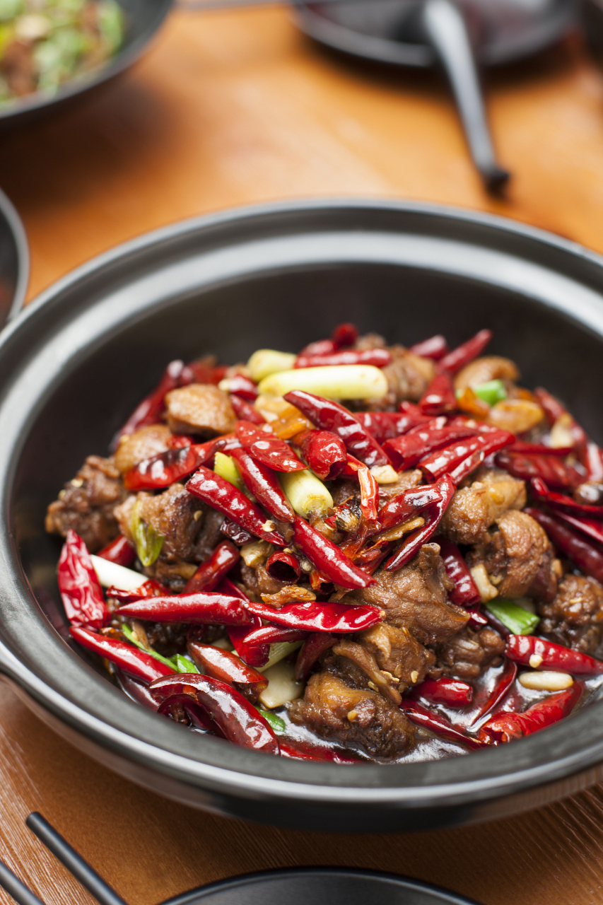 告诉你们一个秘密,我发现了鸡公煲的一个升级版做法,往里面焖个面