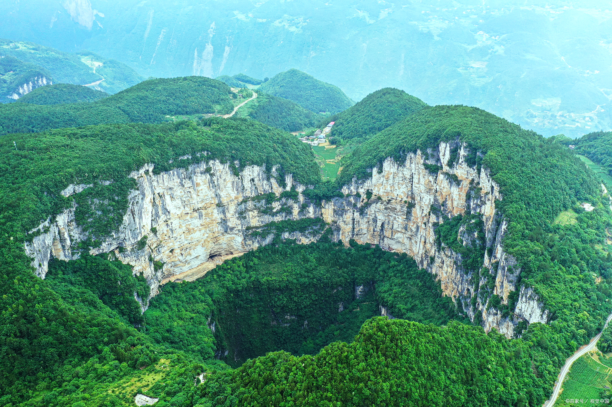 天坑图片重庆小寨天坑重庆天坑景区奉节县天坑的风景彭祖山景区图片