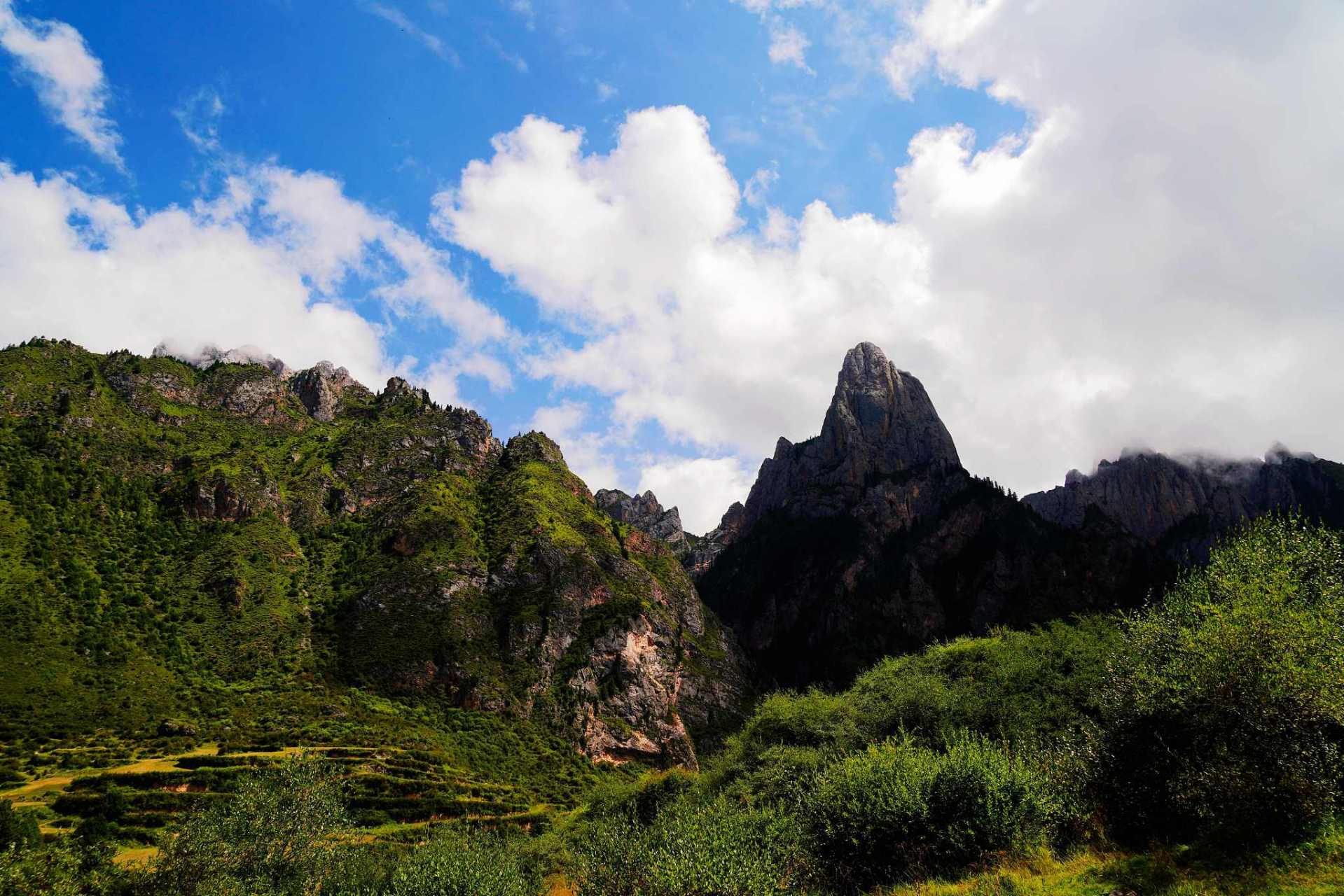 心定西再出发#甘肃定西贵清山风景区是一处充满自然美景的旅游胜地.
