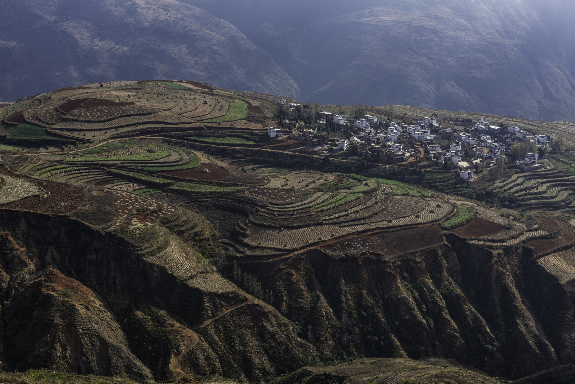 晒出今天的好天气# 7615来东川一定要来铜都街道办事,顺便去这条