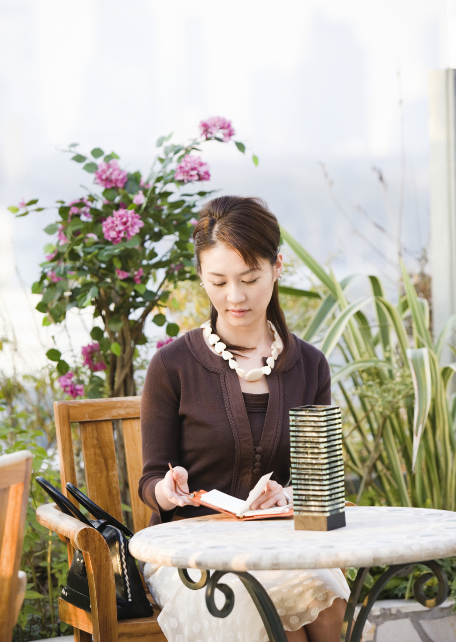 饱读诗书的女人最美  99阅读是一种自我成长和丰富内心世界的方式