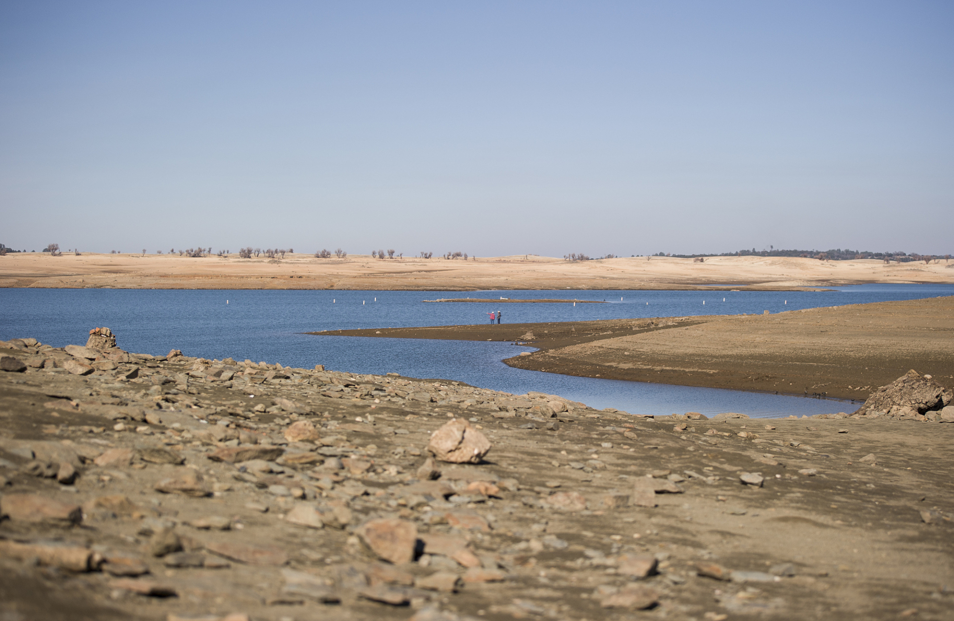 红碱淖,位于陕西省神木市西北部,是中国最大的沙漠淡水湖之一,也是