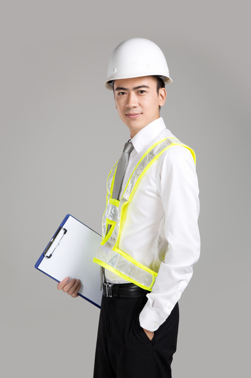 **资格条件**:需要满足一定的学历,工作经验等