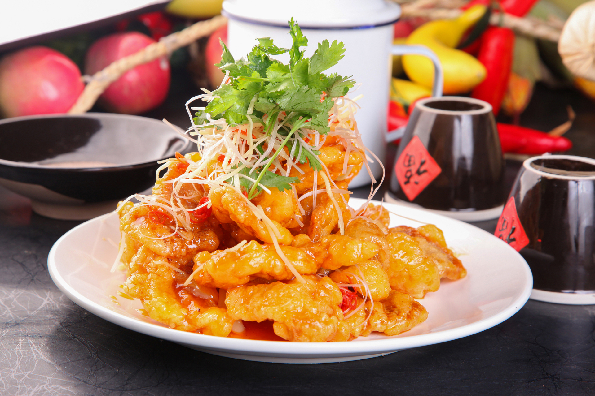 黑龙江的锅包肉,黑龙江的锅包肉外观色泽金黄,肉质外焦里嫩,口味酸甜.