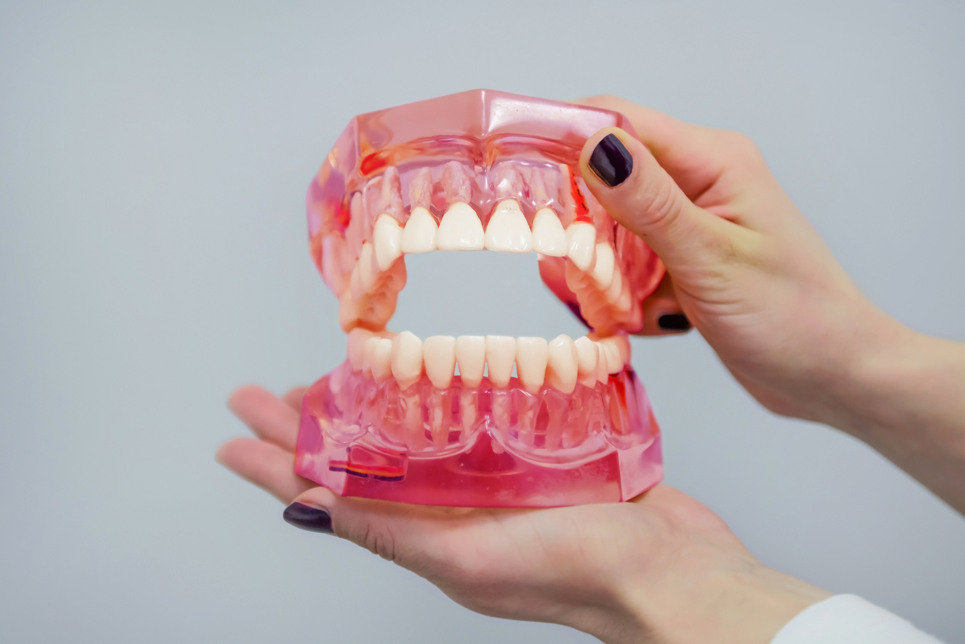 苏州老人装假牙价格一般多少钱?