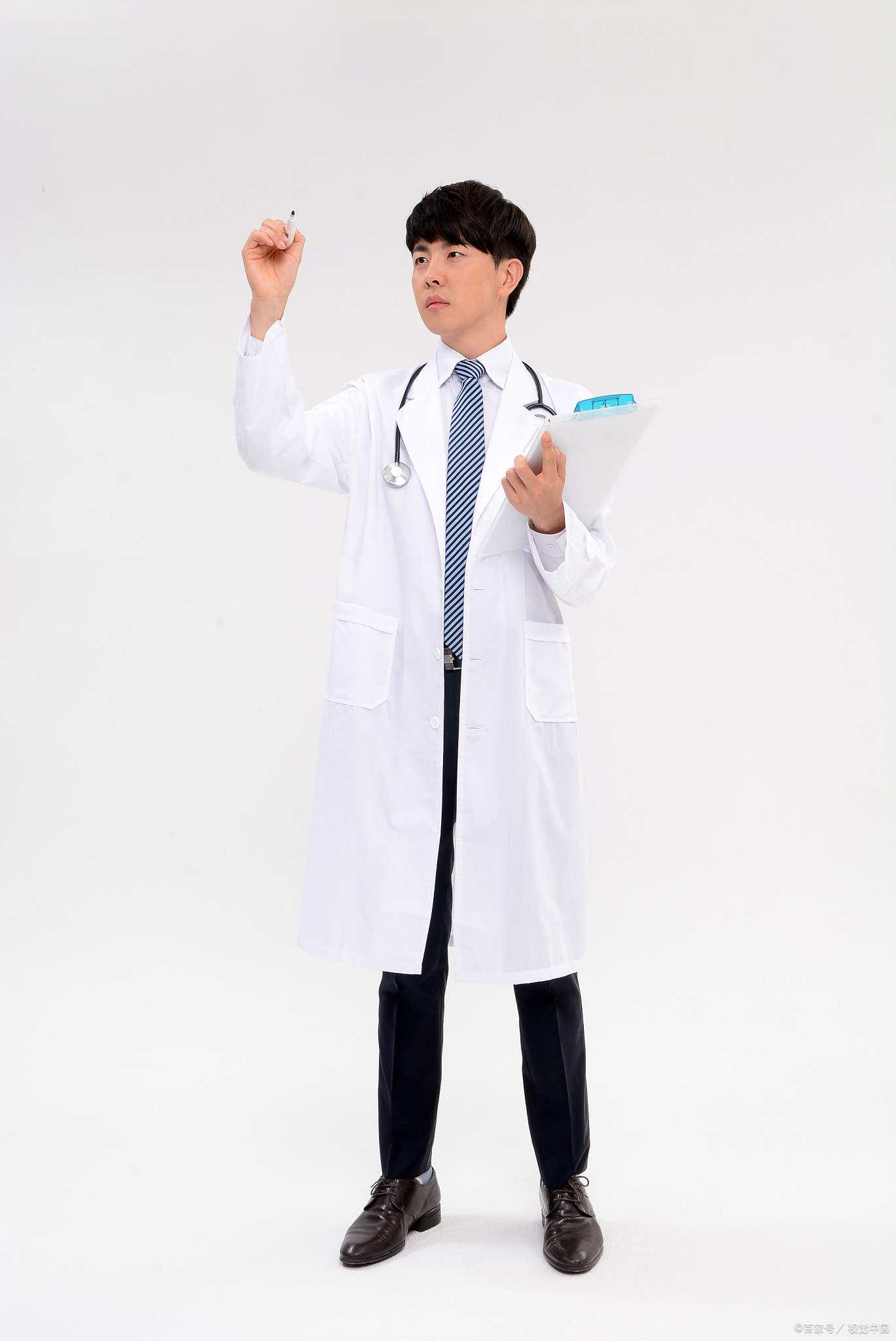 82年因送学生就医误了和女友看电影分手了,学生小姑说别抢我男人