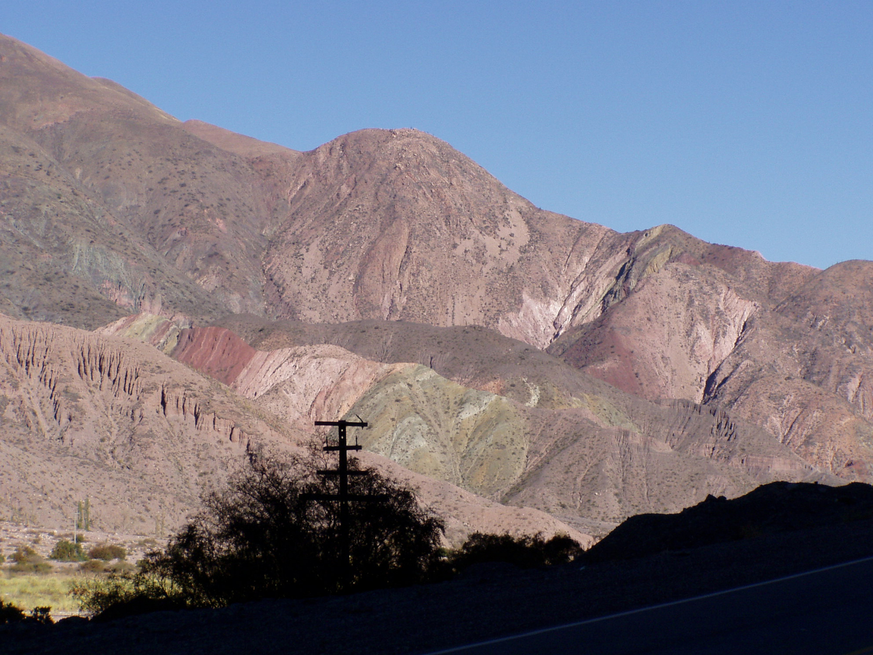 积石山,位于浙江省丽水市青田县,是一座以奇峰怪石和秀丽山水而闻名的