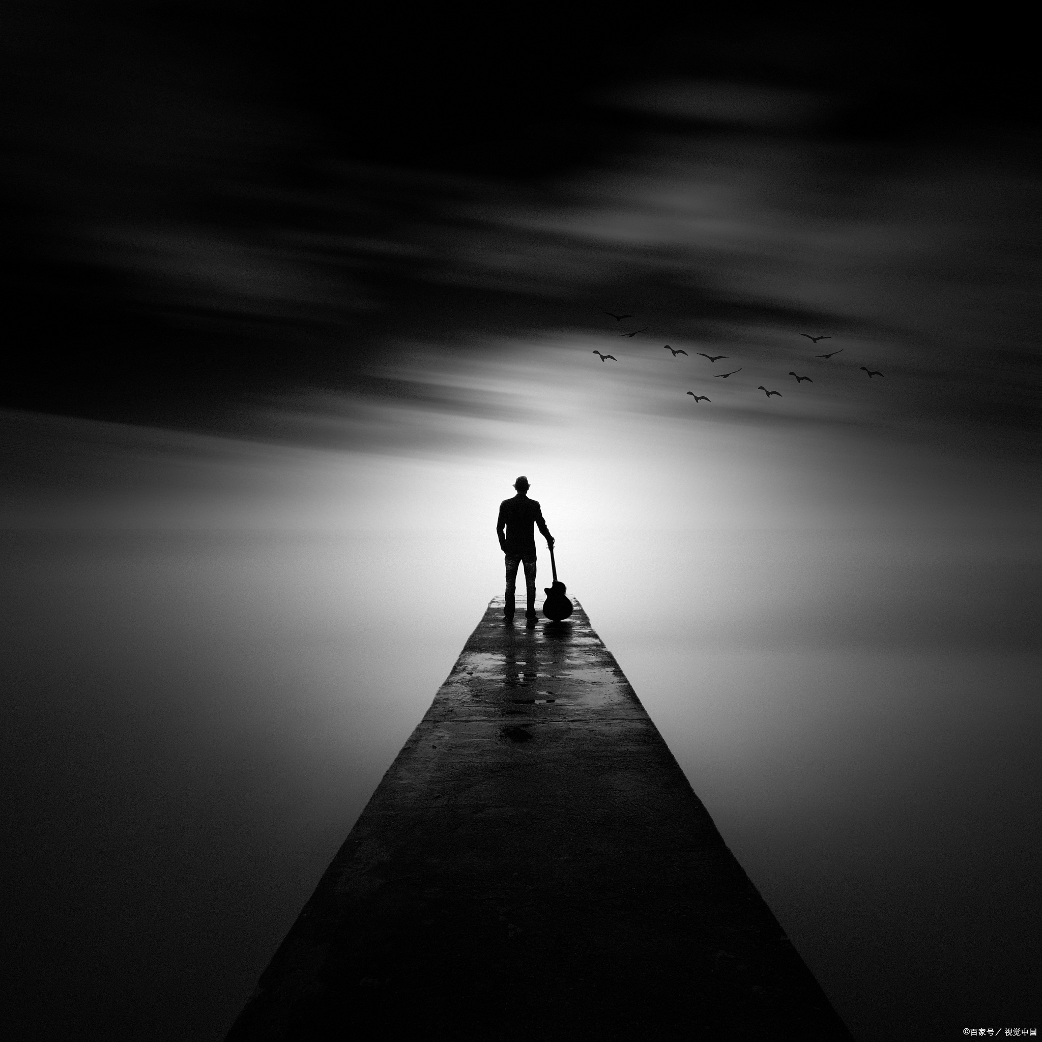 城市很大,孤独的人都很晚回家