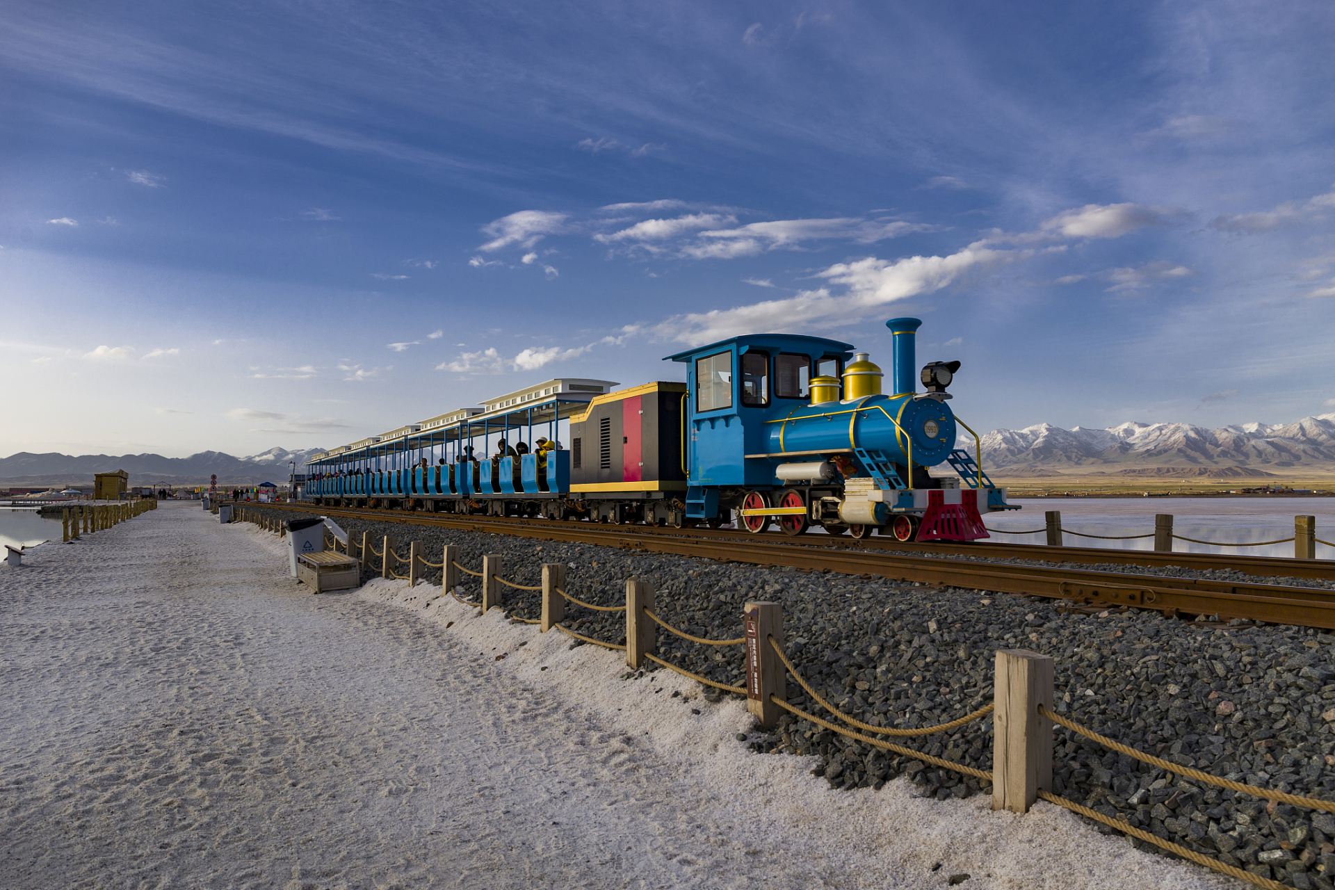 新疆旅游专列火车攻略  新疆旅游专列火车攻略可以参考以下两条路线