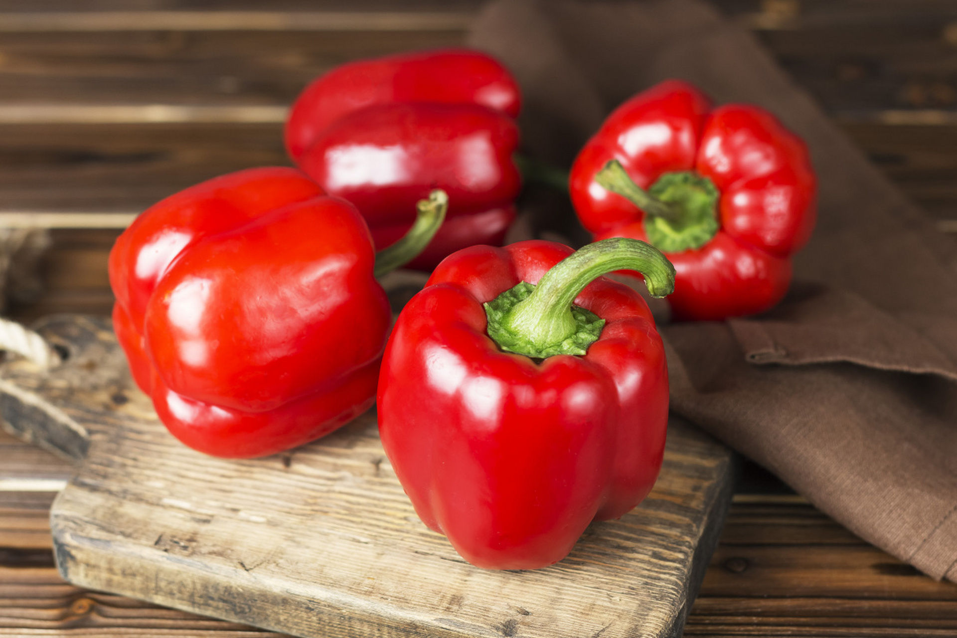 比如,用甜椒搭配猪肉,牛肉,鸡肉等,可以让菜肴更加美味可口.